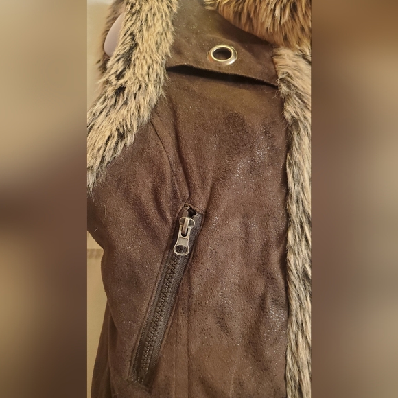 last kiss Jackets & Coats Last Kiss Faux Fur Lined Vest 8 Inch Rip Inside The Vest See Last
